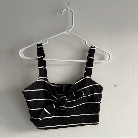 Black and white crop top - Picture 4 of 6